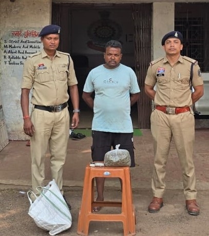 गांजा बेचने ग्राहक तलाश रहा आरोपी पुलिस के हत्थे चढ़ा, 1.140 किलो गांजा समेत ₹60 हजार की जप्ती—बड़े तरीय के पीछे दबिश देकर पकड़ा गया आरोपी, मोबाइल और ₹4 हजार नकदी भी बरामद
