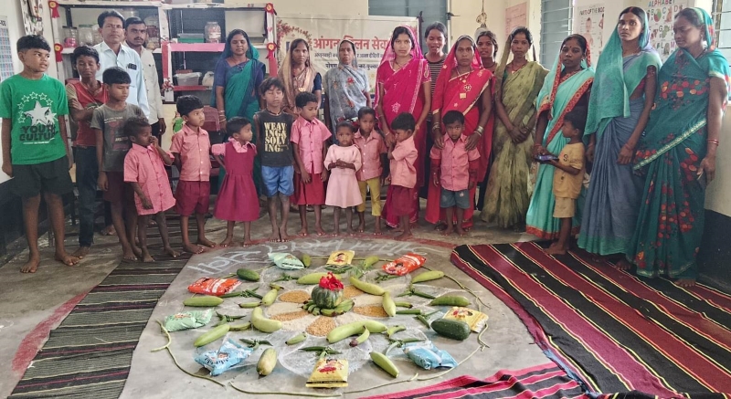 सूरजपुर में ‘आंगन मिलन सेवा’ ने रचा पोषण और जनजागरूकता का नया अध्याय, आंगनबाड़ी केंद्रों में सजी खुशियों की चौपाल; पौष्टिक आहार, स्वास्थ्य-स्वच्छता और शासकीय योजनाओं की जानकारी से लाभान्वित हुए परिवार