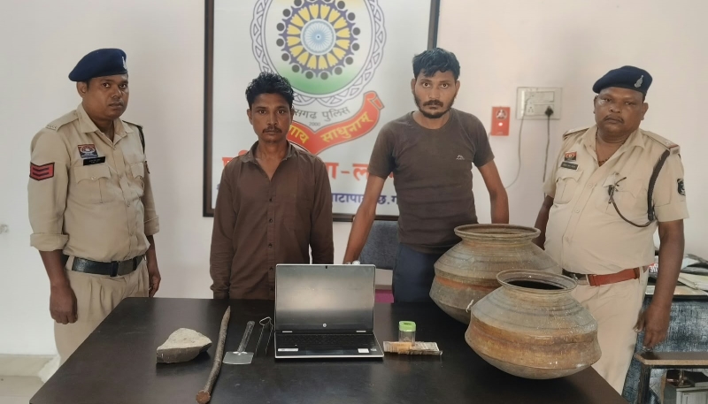 घर सूना मिला तो ताला तोड़कर दिया चोरी की वारदात को अंजाम, सामान-जेवर बांटकर बेचने वाले गिरोह का खुलासा; लवन पुलिस ने 2 आरोपियों को दबोचा, लैपटॉप, पीतल के बर्तन, ₹2 हजार नकद समेत ₹28 हजार का माल जब्त