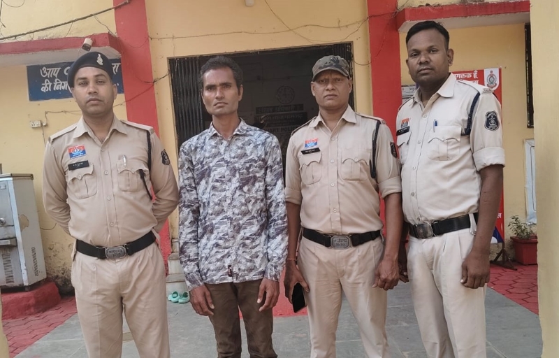 रात में नाबालिग बालिका के लापता होने से मचा हड़कंप, पामगढ़ पुलिस ने शुरू की तलाश और सकुशल बरामदगी के बाद आरोपी तक पहुंची; धर्मेंद्र काठे गिरफ्तार, पूछताछ में अपराध स्वीकार करने का दावा