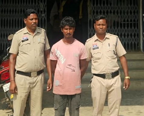 ‘अभियान संवेदना’ के तहत रायगढ़ पुलिस की त्वरित कार्रवाई, शादी का झांसा देकर युवती का शारीरिक शोषण करने के आरोपी को शिकायत के 24 घंटे के भीतर किया गिरफ्तार; लैलूंगा पुलिस ने बीएनएस की धारा 69 के तहत दर्ज किया अपराध, आरोपी न्यायिक रिमांड पर भेजा गया