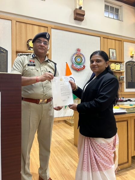 बच्चों के विरुद्ध गंभीर अपराध के मामले में प्रभावी अभियोजन पैरवी से आरोपी को मृत्युदंड, विशेष लोक अभियोजक रूपवर्षा दिल्लीवार को दुर्ग पुलिस ने किया सम्मानित; मोहननगर थाने के प्रकरण में 29 गवाहों और 114 दस्तावेजों ने निभाई अहम भूमिका, एसएसपी ने न्यायिक प्रक्रिया में योगदान की सराहना की