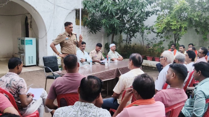 त्योहारों और मेलों में सुरक्षा से लेकर यातायात व स्वच्छता तक पुख्ता इंतजाम की तैयारी, सिमगा में पुलिस-प्रशासन ने शांति समिति की बैठक लेकर नवरात्रि, दशहरा और दामाखेड़ा-खंडवा मेला महोत्सव की व्यवस्थाओं पर की चर्चा; ध्वनि सीमा व निर्धारित समय का पालन अनिवार्य, हुड़दंगियों और अफवाह फैलाने वालों पर होगी कार्रवाई—बलौदाबाजार-भाटापारा पुलिस की नागरिकों से शांति, सौहार्द और आपसी समन्वय के साथ पर्व मनाने की अपील