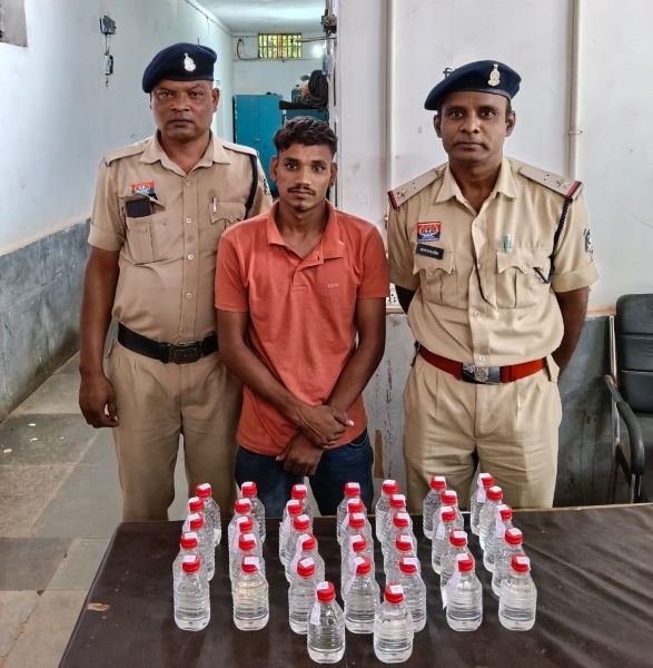 ‘चेतना विरुद्ध नशा’ अभियान के तहत सीपत पुलिस की कार्रवाई, बहेरा पुल के पास अवैध शराब बेचते 35 वर्षीय आरोपी को पकड़ा—37 पाव देशी प्लेन शराब जब्त, आबकारी एक्ट के तहत गिरफ्तार कर न्यायिक रिमांड पर भेजा गया