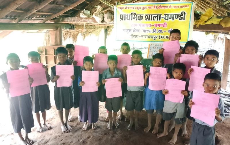 अबूझमाड़ के जंगलों में ऐसा क्या हुआ कि 10 किलोमीटर पैदल चलने वाले बच्चों की राह ही बदल गई? घमंडी गांव में पहुंची शिक्षा की नई किरण, 22 बच्चों को मिले जाति प्रमाण पत्र और 34 वैकल्पिक शालाओं से बदलेगी हजारों बच्चों की तकदीर!
