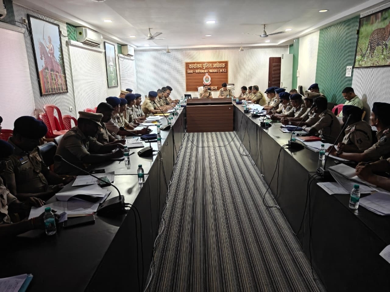 एसपी गौरव राय का सख्त रुख—लंबित अपराधों पर चलेगा विशेष अभियान, लापरवाही बरतने वालों पर बढ़ेगा दबाव! साइबर ठगी से लेकर त्योहारों की सुरक्षा तक, क्राइम मीटिंग में थाना प्रभारियों को मिले कड़े निर्देश