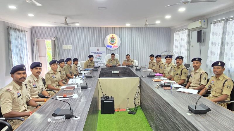 जशपुर में पुलिस विभाग के भीतर बड़ा प्रशासनिक बदलाव, अचानक बदले कई थाना-चौकियों के प्रभारी! 13 प्रशिक्षु SI को स्वतंत्र प्रभार देकर मैदान में उतारा गया, वहीं निरीक्षक से सहायक उप निरीक्षक स्तर तक 13 अधिकारियों का तबादला… आखिर किस अधिकारी को कहां भेजा गया और किन चौकियों की बदली कमान?
