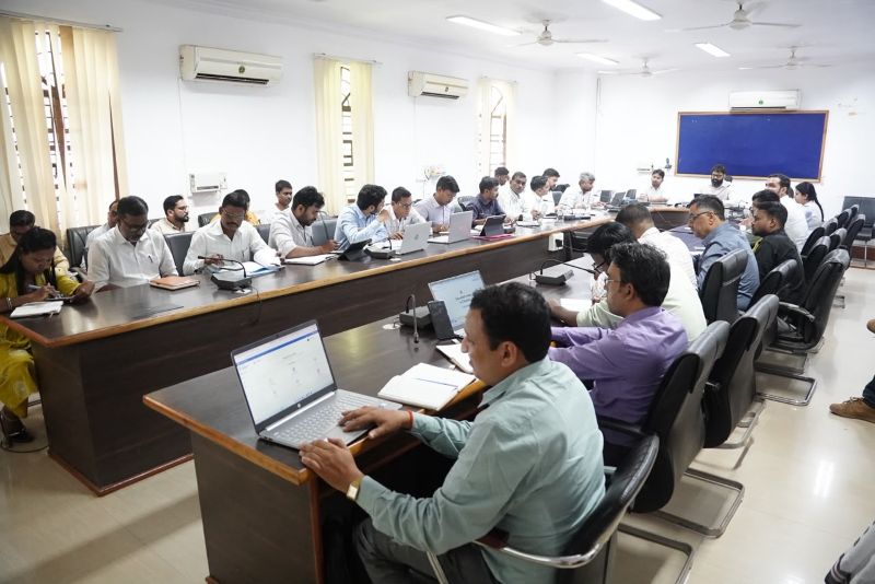 जशपुर में पर्यटन स्थलों पर कचरा फेंकना पड़ सकता है भारी! ग्राम पंचायतों में जुर्माने की तैयारी, स्वच्छता के लिए चलेगा श्रमदान अभियान… कलेक्टर रोहित व्यास ने समीक्षा बैठक में दिए सख्त निर्देश!