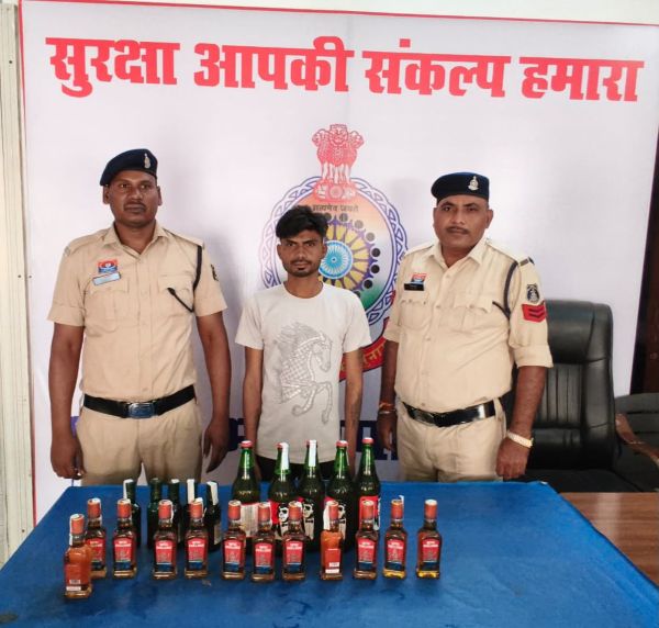 पुलिस की नजरों से बचकर चल रहा था अवैध शराब का धंधा, फिर ‘दृष्टि हेल्पलाइन’ पर पहुंची एक सूचना और खुल गया पूरा मामला! भाटापारा में 6.850 बल्क लीटर शराब के साथ आरोपी गिरफ्तार
