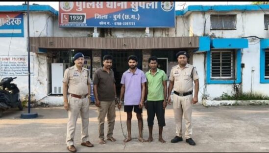 पशु क्रूरता के मामले में कार्रवाई : भैंस और उसके बच्चे को पिक-अप में बांधकर ले जा रहे थे तीन आरोपी, सुपेला पुलिस ने घेरकर पकड़ा, वाहन समेत मवेशी बरामद, भेजे गए न्यायिक अभिरक्षा में.