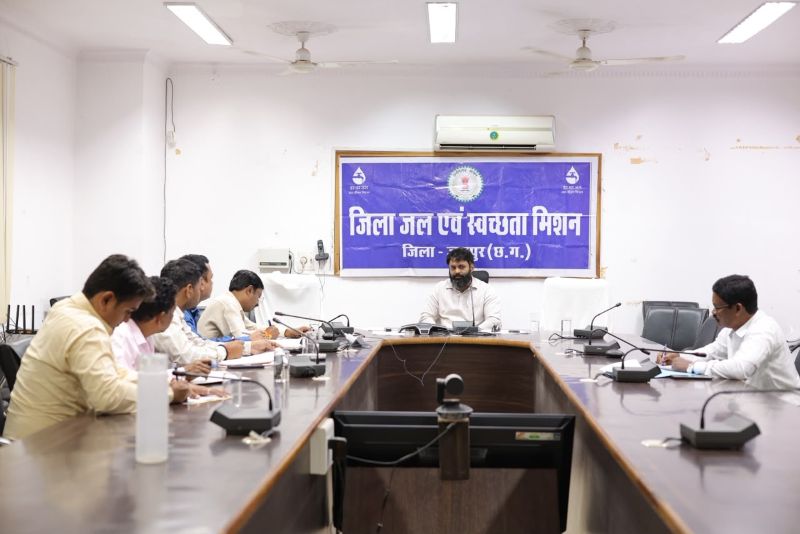 130 करोड़ की योजना में क्या-क्या बदलेगा? जशपुर और कुनकुरी में जल आपूर्ति सुधारने की बड़ी तैयारी, कलेक्टर ने समीक्षा बैठक में काम की रफ्तार और गुणवत्ता पर दिया जोर