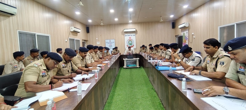 रायगढ़ में त्योहारों से पहले SSP शशि मोहन सिंह का बड़ा अलर्ट! गरबा-डांडिया में सादी वर्दी में नजर रखेगी पुलिस, बदमाशों और फरार वारंटियों पर कसेगा शिकंजा