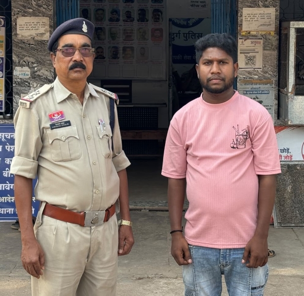 बैंक खातों में ठगी की रकम, फिर कमीशन लेकर दूसरे खातों में ट्रांसफर—ऐसे चल रहा था साइबर ठगी का नेटवर्क! दुर्ग पुलिस की कार्रवाई में एक और आरोपी गिरफ्तार, देश के विभिन्न राज्यों से जुड़े मामले में अब तक 33 आरोपी पुलिस की गिरफ्त में
