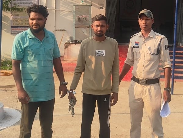 दो-तीन साल से गांजा तस्करी में जुटे होने का खुलासा, ओडिशा से सप्लाई के नेटवर्क पर लवन पुलिस का शिकंजा! एंड-टू-एंड विवेचना में दो कथित सप्लायर गिरफ्तार, गांजा बिक्री की नकदी बरामद; NDPS एक्ट के तहत कार्रवाई जारी
