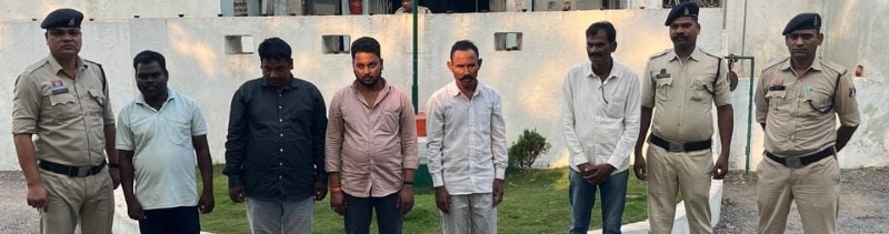 खलखलहा नाला के पास सज रही थी जुए की महफिल, पुलिस की घेराबंदी से मची खलबली! असनींद में दांव लगाते 6 आरोपी गिरफ्तार, ₹17,100 नकद, 4 मोबाइल और 3 मोटरसाइकिल समेत लाखों की संपत्ति जब्त