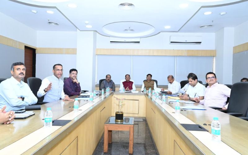 आज की जरूरत नहीं, आने वाली पीढ़ियों को ध्यान में रखकर बनेगी छत्तीसगढ़ की अधोसंरचना! CM साय के निर्देशों के बाद सड़क नेटवर्क, सरकारी भवनों और निर्माण कार्यों की योजना में होंगे बड़े बदलाव, डिजिटल निगरानी से गुणवत्ता और रखरखाव पर भी नजर—‘अंजोर विजन 2047’ के तहत विकास का नया खाका तैयार करने पर जोर
