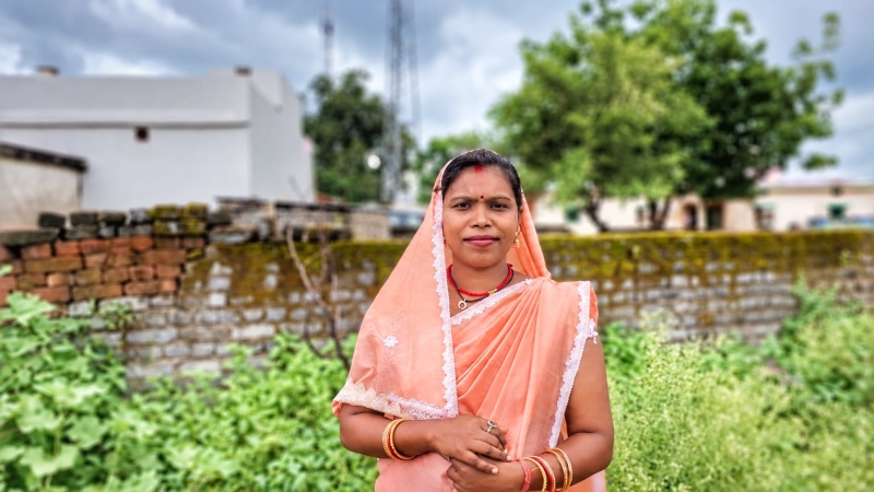 कभी घर चलाना था मुश्किल, अब सिलाई मशीन से खुद संवार रहीं परिवार का भविष्य! महतारी वंदन योजना की राशि से भारती धीवर ने शुरू किया स्वरोजगार, प्रधानमंत्री मातृ वंदना योजना से भी मिला संबल; सरकारी सहायता ने दिखाई आत्मनिर्भर बनने की नई राह