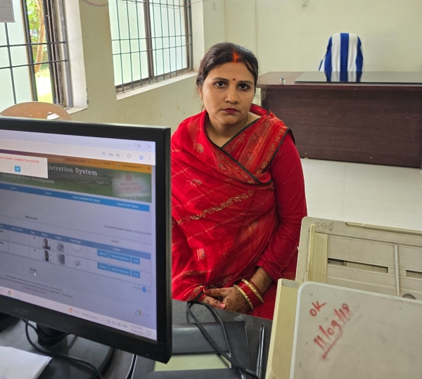 महिलाओं के नाम जमीन की रजिस्ट्री कराना हुआ सस्ता, चंचल कुमारी पाल को मिली 50% शुल्क छूट; नामांतरण की झंझट से भी राहत! छत्तीसगढ़ में पंजीयन व्यवस्था के नए बदलावों से कैसे दोहरा फायदा उठा रहीं महिलाएं?