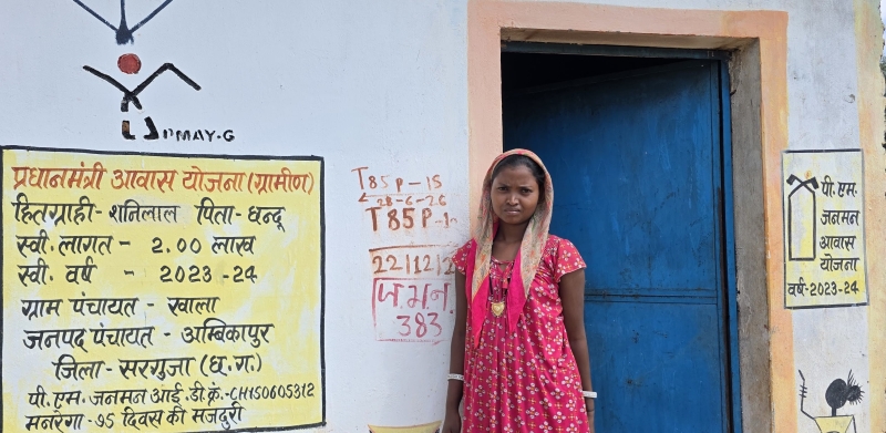 कभी बरसात में टपकती छत बनी थी मुसीबत, अब पक्के घर में सुकून से रह रहा संगीता पहाड़ी कोरवा का परिवार! पीएम जनमन आवास ने बदली जिंदगी, नल से पानी की सुविधा ने भी आसान किया दैनिक जीवन