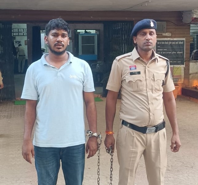भाठागांव बस स्टैंड पर नीले बैग ने खोला राज, 2.067 किलो गांजे के साथ युवक पकड़ाया! टिकरापारा पुलिस की कार्रवाई