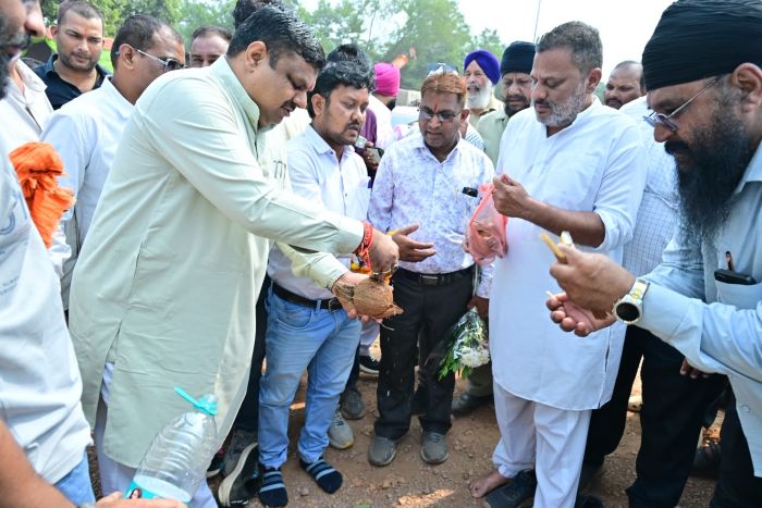 दुर्ग के ट्रांसपोर्ट नगर की बदलेगी तस्वीर! ₹105.85 लाख की सीसी रोड का भूमिपूजन, अब आवागमन में मिलेगी बड़ी राहत
