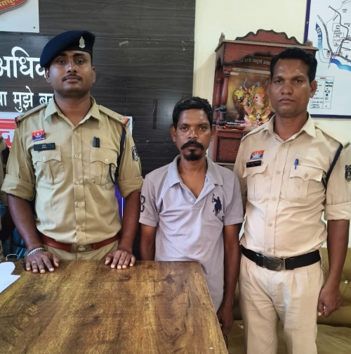 घर में गूंज उठीं चीखें, कमरे में खून से लथपथ मिला भतीजा! हत्या के आरोप में सगा चाचा गिरफ्तार