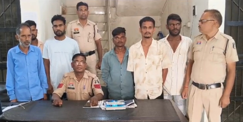 बिलासपुर में फरार वारंटियों पर पुलिस का शिकंजा, सकरी पुलिस ने 6 को दबोचा! घुरू से अमेरी और सकर्रा तक कार्रवाई, न्यायालय के समक्ष किया पेश