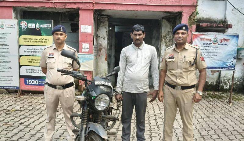 भिलाई स्टील प्लांट के अंदर घुसकर 10 किलो कॉपर ट्यूब चोरी! बाहर निकलने से पहले पुलिस ने पकड़ा, ₹12,780 का माल और बाइक जब्त