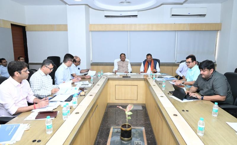 छत्तीसगढ़ के अस्पतालों से लेकर मेडिकल कॉलेजों तक बड़ा बदलाव लाने की तैयारी! CM साय ने स्वास्थ्य विभाग की ली हाईलेवल क्लास, एम्बुलेंस नहीं पहुंचने वाले गांवों के लिए बनेगा वैकल्पिक इंतजाम—त्योहारी सीजन में मिलावटखोरों पर भी सख्ती के निर्देश!