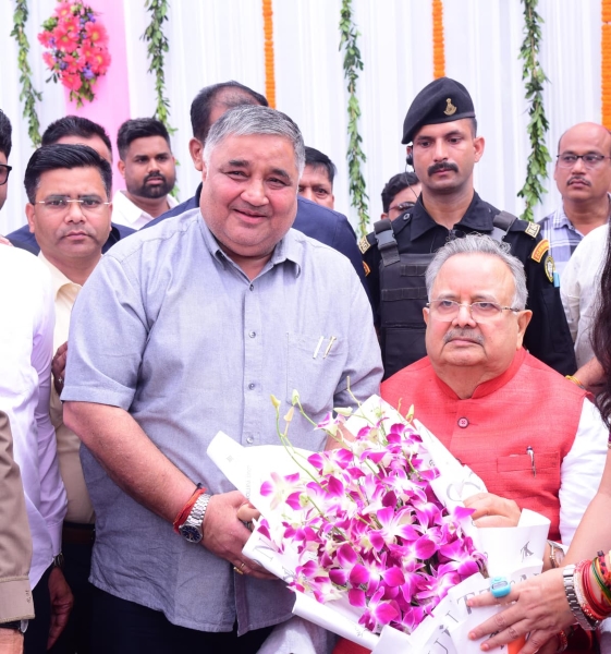 डॉ. रमन सिंह के जन्मदिन पर शंकर नगर निवास पहुंचे मंत्री राजेश अग्रवाल, मुलाकात के दौरान कही बड़ी बात—अनुभव और मार्गदर्शन को बताया छत्तीसगढ़ की अमूल्य धरोहर