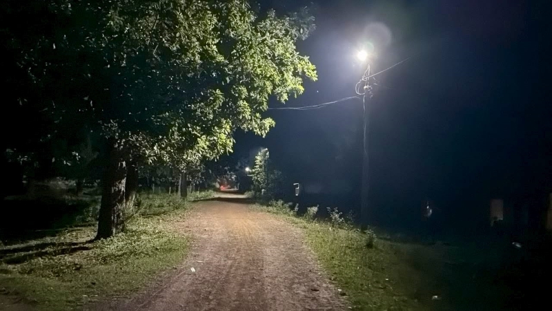 एक फोन कॉल और 7 दिन में दूर हुआ सालों का अंधेरा! सुकमा के जंगलों के बीच बसे गांव में आखिर कैसे पहुंची सड़क पर रोशनी?