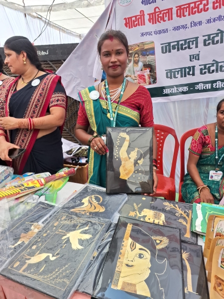 धान का पैरा बना कमाई का खजाना! धनेश्वरी ने अपने हुनर से गढ़ी नई पहचान, कभी शौक थी जो कला अब बनी रोजगार का सहारा—जानिए पूरी कहानी