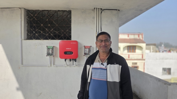 अब बिजली खरीदने वाले नहीं, खुद बिजली बनाने लगे कृष्ण कुमार! छत पर लगाया 5 किलोवाट का सोलर सिस्टम, रोजाना 20 यूनिट उत्पादन… कैसे बदली पूरी कहानी?
