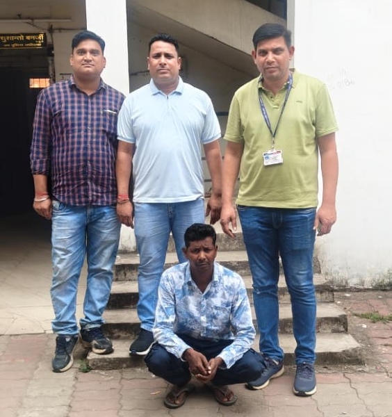 पहले मोटे मुनाफे का लालच, फिर लाखों रुपये लेकर गायब! महिलाओं की मेहनत की कमाई से जुड़े ₹70.77 लाख के मामले में मुख्य आरोपी गिरफ्तार, जांच में सामने आई साजिश