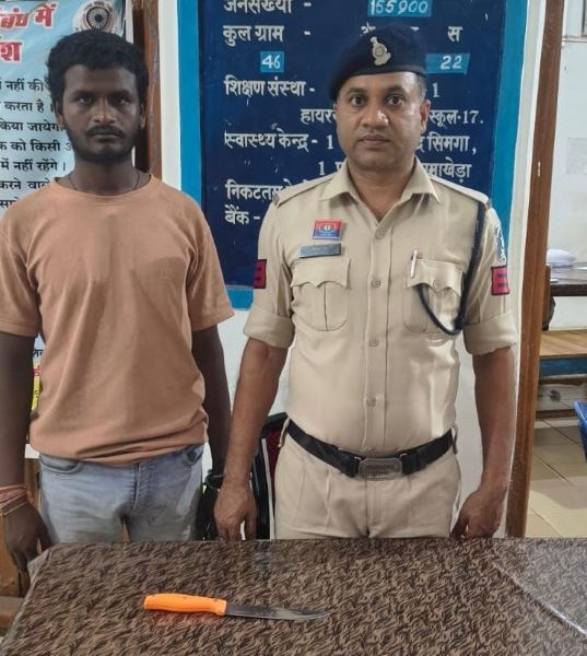 शादी का दबाव, पीछा और फिर चाकू से हमला! बलौदाबाजार में युवती को धमकाने वाला आरोपी गिरफ्तार, पुलिस ने हथियार किया जब्त