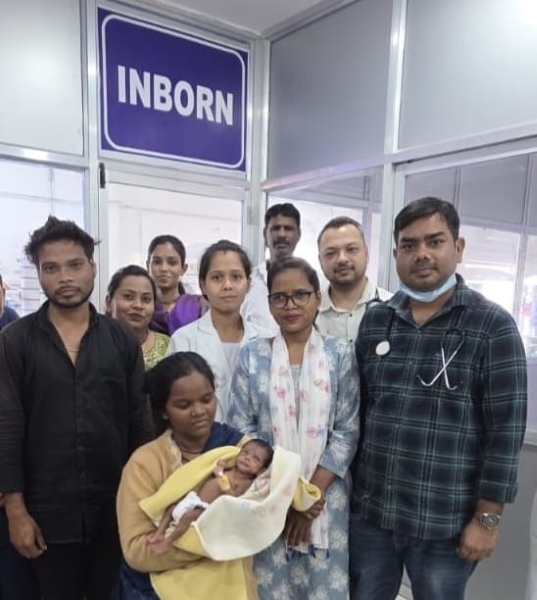 महज 900 ग्राम वजन, सांसें थीं नाजुक… फिर जिला अस्पताल के डॉक्टरों ने कैसे बचाई नवजात की जान? दो माह के संघर्ष की प्रेरक कहानी