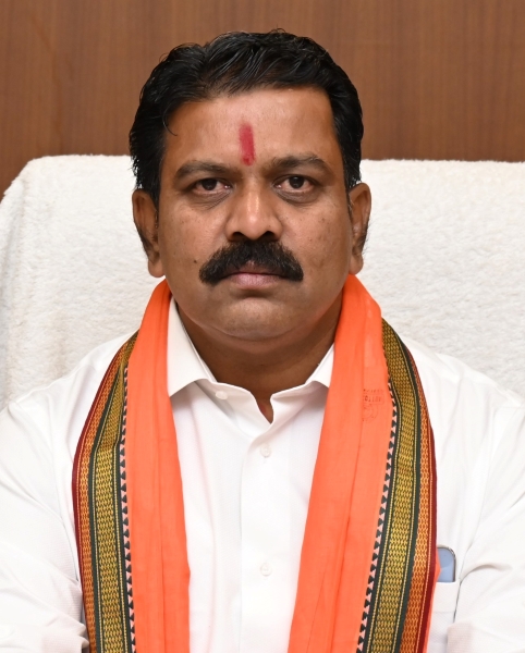 पीएम आवास के नाम पर गरीबों से ठगी का आरोप, डेढ़ साल बाद भी नहीं बने मकान! विजय शर्मा का सख्त रुख, दो ठेकेदारों पर दर्ज हुआ केस