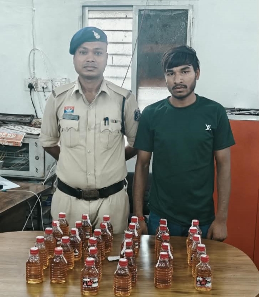 शहर में दाखिल होने से पहले ही पुलिस के हत्थे चढ़ा युवक! 32 पौवा अवैध शराब जब्त, अब खंगाले जा रहे सप्लाई के तार!