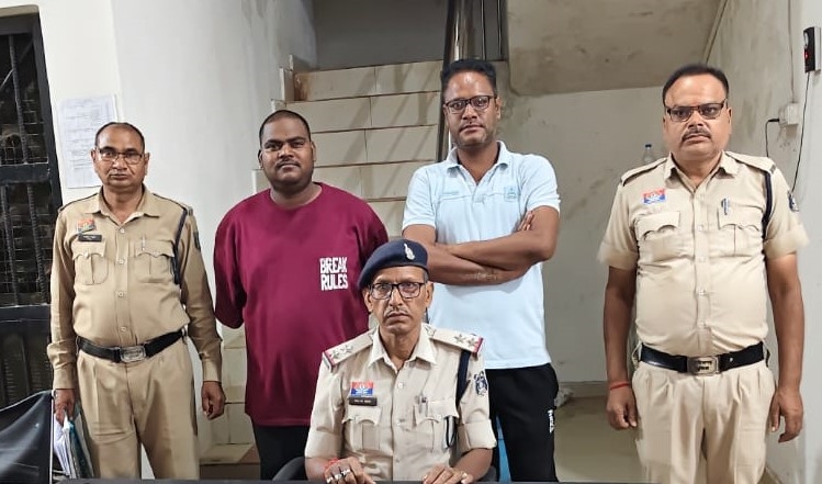 पहले दुर्गा पंडाल के पास विवाद, फिर थाने में भी हंगामा! सुलह के बाद दोबारा गरमाया मामला, सकरी पुलिस ने शांति भंग करने पर दोनों को पकड़ा!