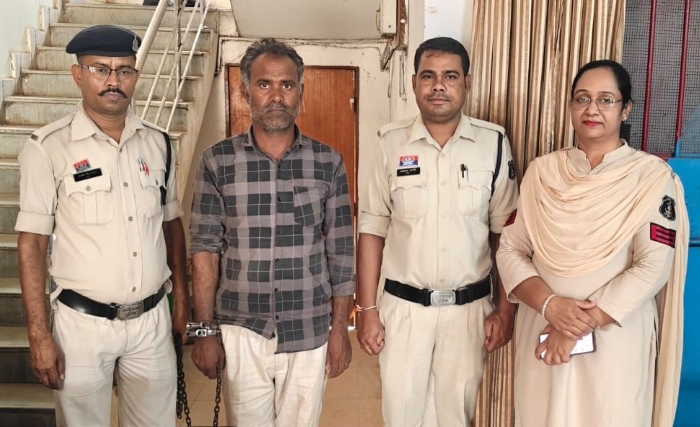 घर के अंदर हुई गंभीर वारदात, दूसरे सदस्य के सामने आया मामला! शिकायत मिलते ही हरकत में आई चकरभाठा पुलिस, 55 वर्षीय आरोपी गिरफ्तार कर जेल भेजा गया।