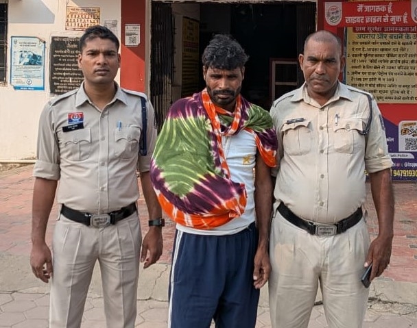 किराना दुकान के विवाद से शुरू हुई रंजिश, फिर युवक पर जानलेवा हमला! वारदात के बाद एक साल से फरार आरोपी को पुलिस ने ऐसे दबोचा।