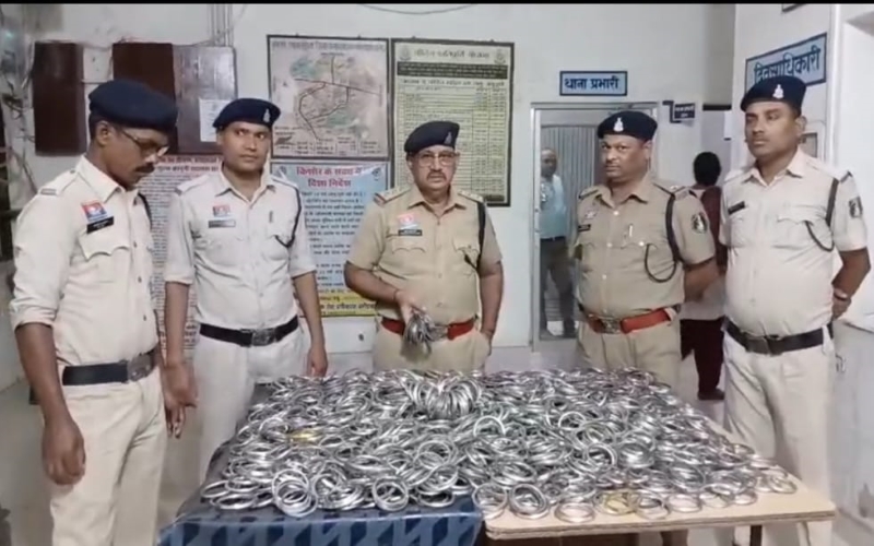 दुर्गा मेले में हाथों के कड़े-चूड़ों पर पुलिस की नजर क्यों? 2100 नग जब्त, चाकूबाजी के पुराने आरोपियों पर भी कसा शिकंजा!