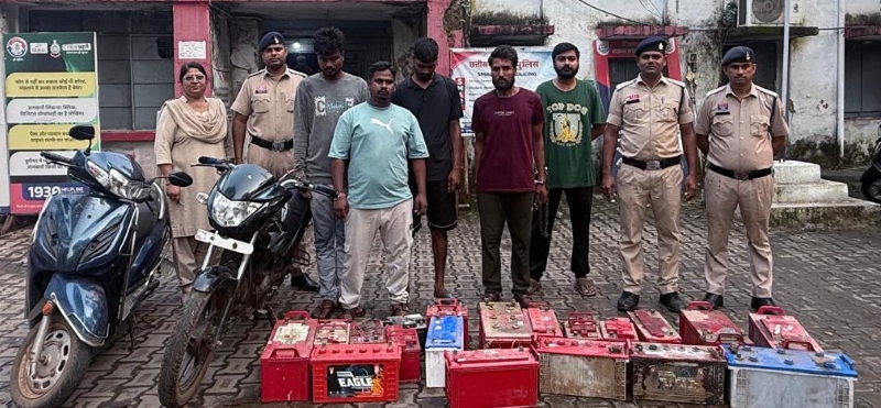 रात के अंधेरे में ट्रकों को बनाते थे निशाना, फिर बेचते थे चोरी की बैटरियां! भिलाई पुलिस ने 6 आरोपियों को दबोचा, स्कूटी-बाइक भी जब्त