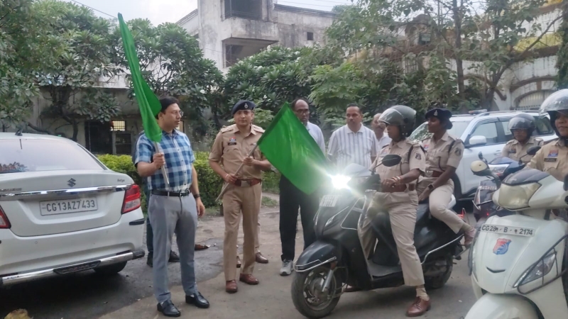 गरबा और दुर्गा पंडालों में अब मनचलों की खैर नहीं! महिला पुलिस की दो विशेष टीमें संभालेंगी मोर्चा, रायगढ़ पुलिस ने जारी किए हेल्पलाइन नंबर