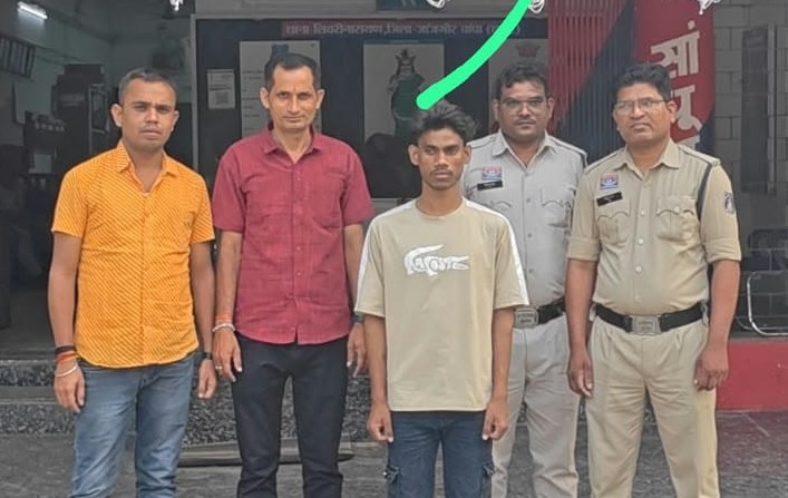 मामूली विवाद में चाकू-डंडे से जानलेवा हमला, युवक को किया लहूलुहान! शिवरीनारायण पुलिस का बड़ा एक्शन, 3 चाकू और खून से सने कपड़े बरामद