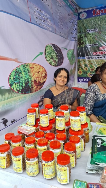 घर में अचार बनाने के हुनर ने दिलाई नई पहचान! आखिर कैसे सविता पटेल ने आम, मिर्च, नींबू और कटहल के अचार को बनाया स्वरोजगार का जरिया? ‘बिहान’ योजना से जुड़कर शुरू किया अपना उद्योग।