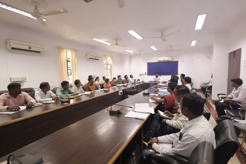 जशपुर में खेती-किसानी का बदलने वाला है पूरा गणित! धान की खेती के बजाय दूसरी फसलों पर कलेक्टर रोहित व्यास का बड़ा फोकस, किसानों की आय बढ़ाने के लिए तैयार हो रहा नया प्लान; रबी फसल से लेकर उद्यानिकी तक बदलेगी रणनीति!