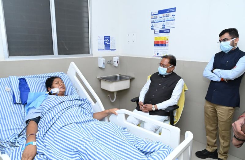 अस्पताल पहुंचकर CM विष्णुदेव साय ने जशपुर विधायक रायमुनि भगत का जाना हाल! डॉक्टरों से ली स्वास्थ्य की जानकारी, जल्द स्वस्थ होने की कामना