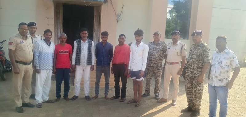 हादसे के बाद उग्र प्रदर्शन, फिर क्रेशर प्लांट समेत मशीनों को आग के हवाले करने का आरोप! चांदनी पुलिस की कार्रवाई, आगजनी और चक्काजाम के मामलों में 6 गिरफ्तार