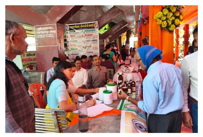 मां महामाया के दर्शन के साथ सेहत का उपहार! रतनपुर मंदिर परिसर में 10 दिन तक चला निःशुल्क आयुष शिविर, 1800 से अधिक श्रद्धालुओं को मिला उपचार और दवाइयां।
